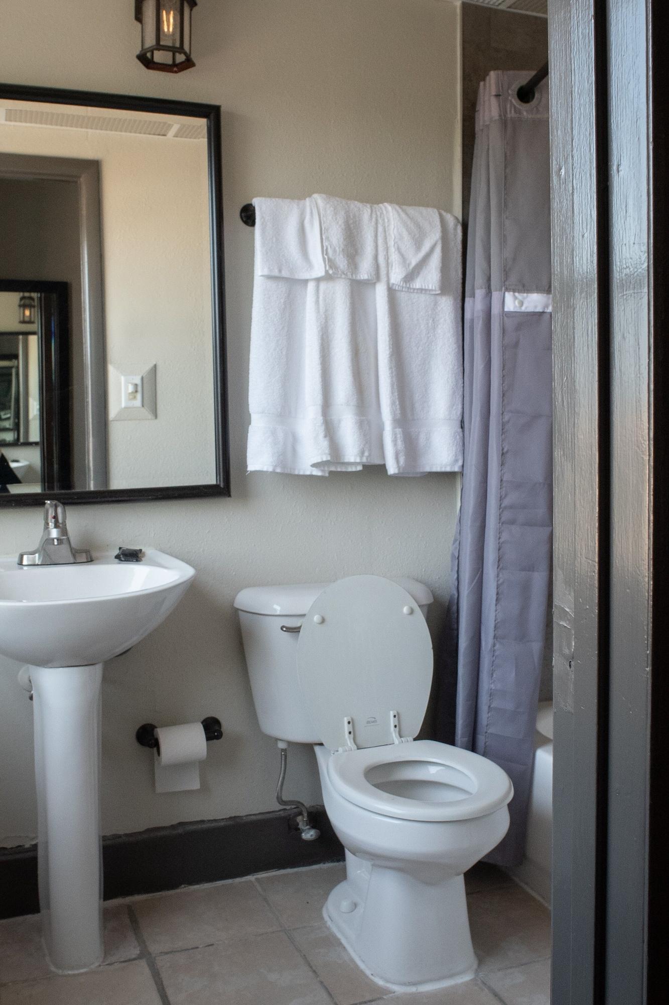 Americas Best Value Inn Dearborn Exterior photo