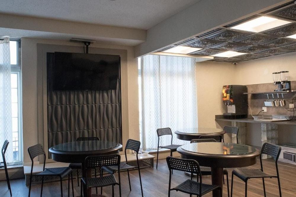 Americas Best Value Inn Dearborn Exterior photo