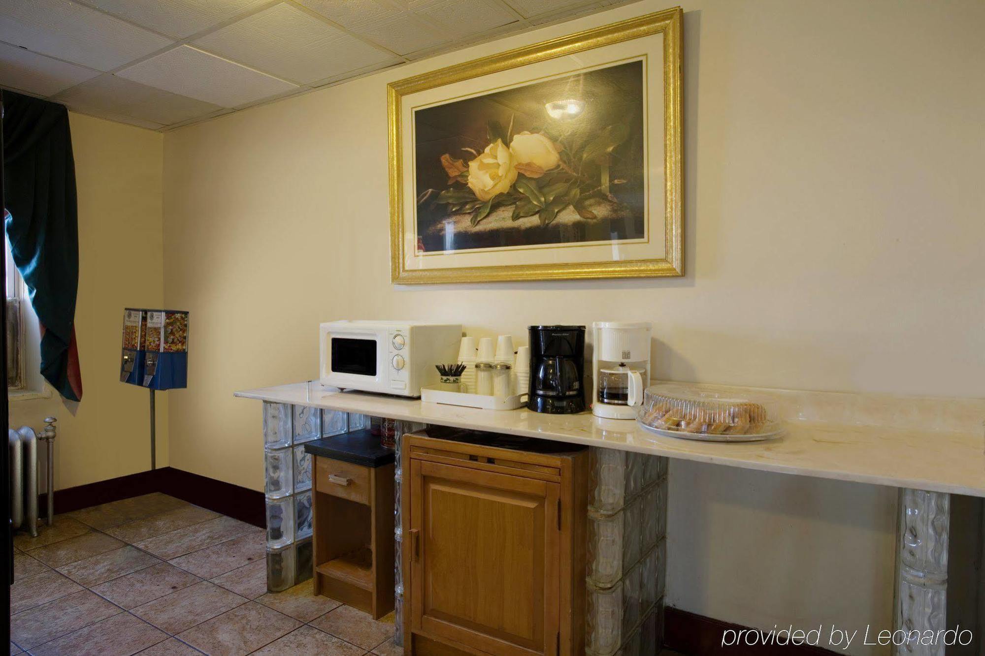 Americas Best Value Inn Dearborn Interior photo